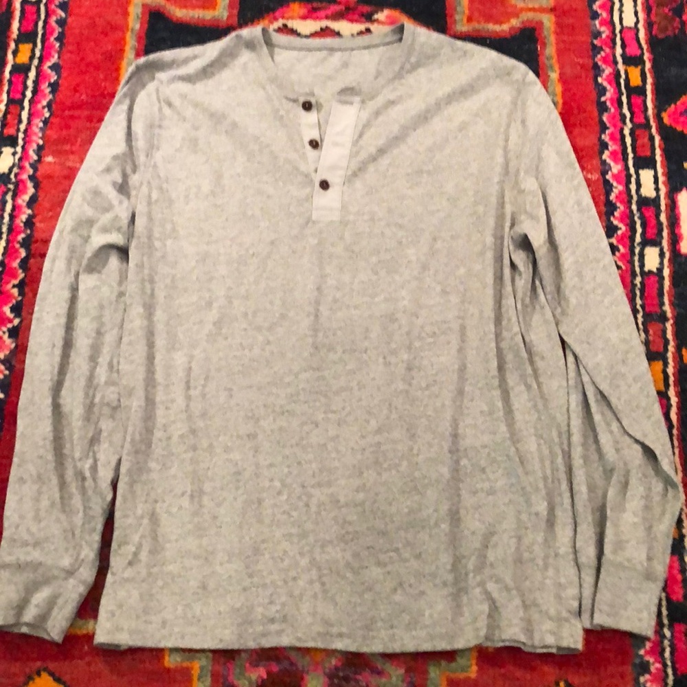 Long sleeved XL tee in very good condition